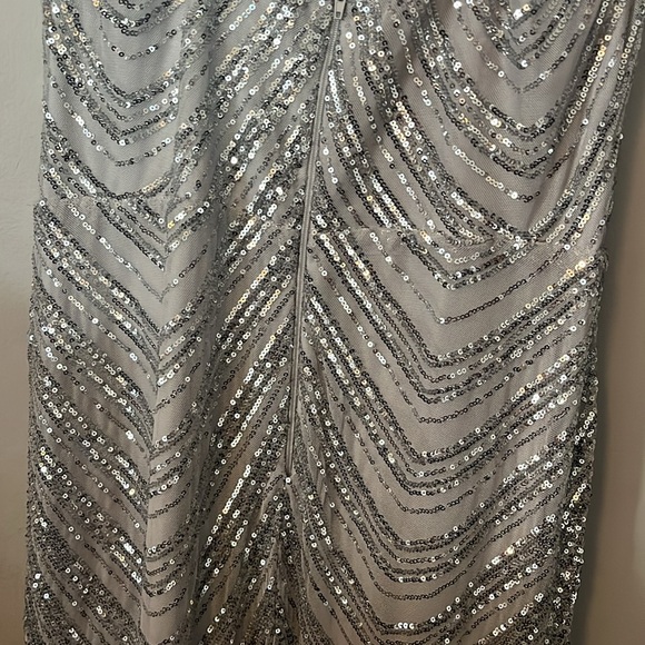 Silver sequins gown - Picture 13 of 13